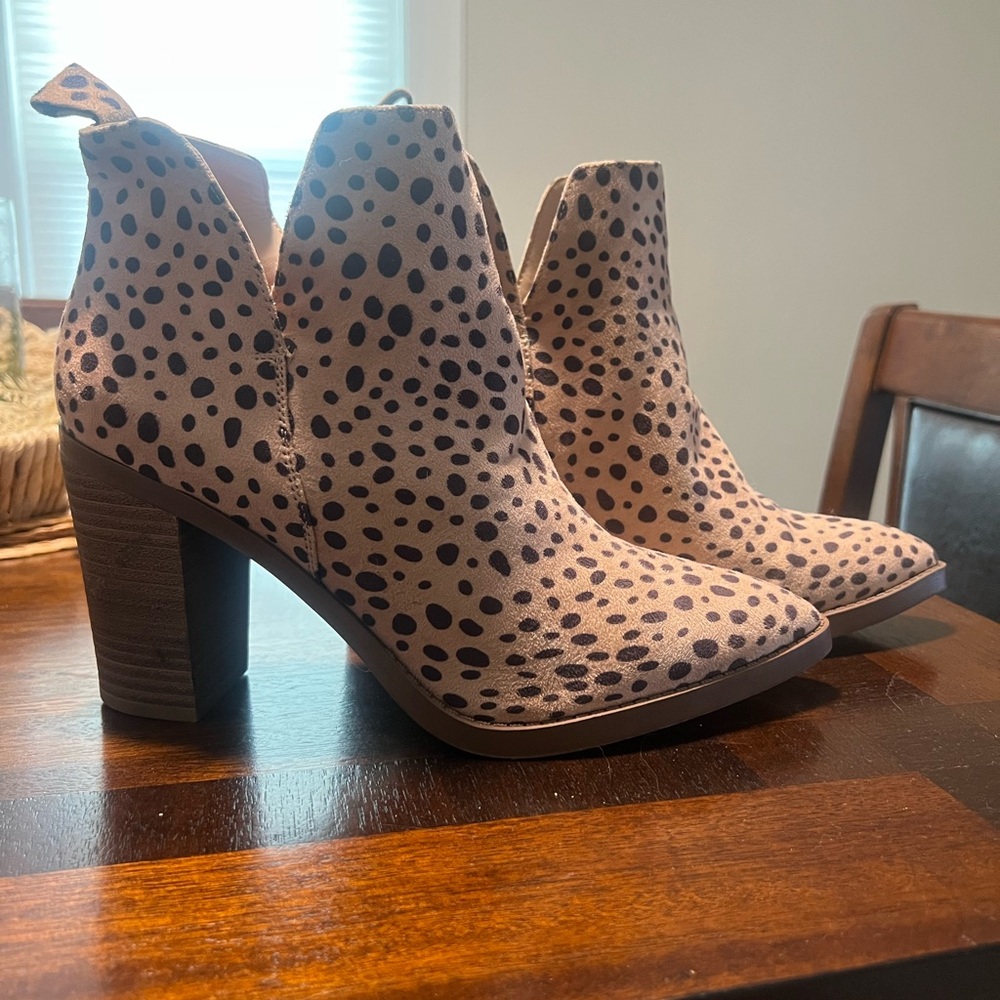 Forever 21 Spotted Tan and Black Heeled Boots